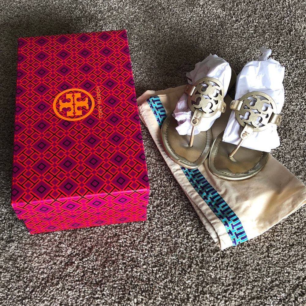VGUC Size 8 Tory Burch Millers Gold.
